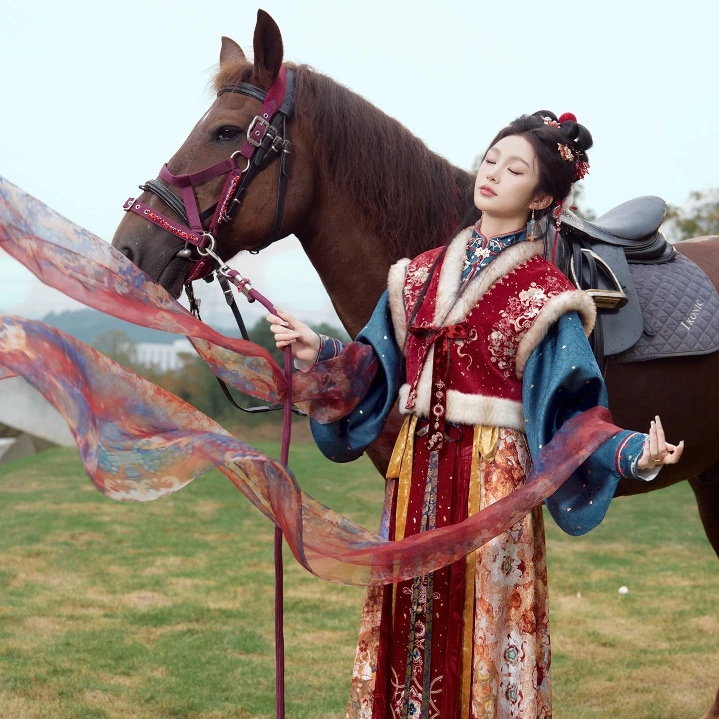 Women Modern Hanfu Silk-Blend 4-Piece Star Embroidery Blue | HANFUBAO