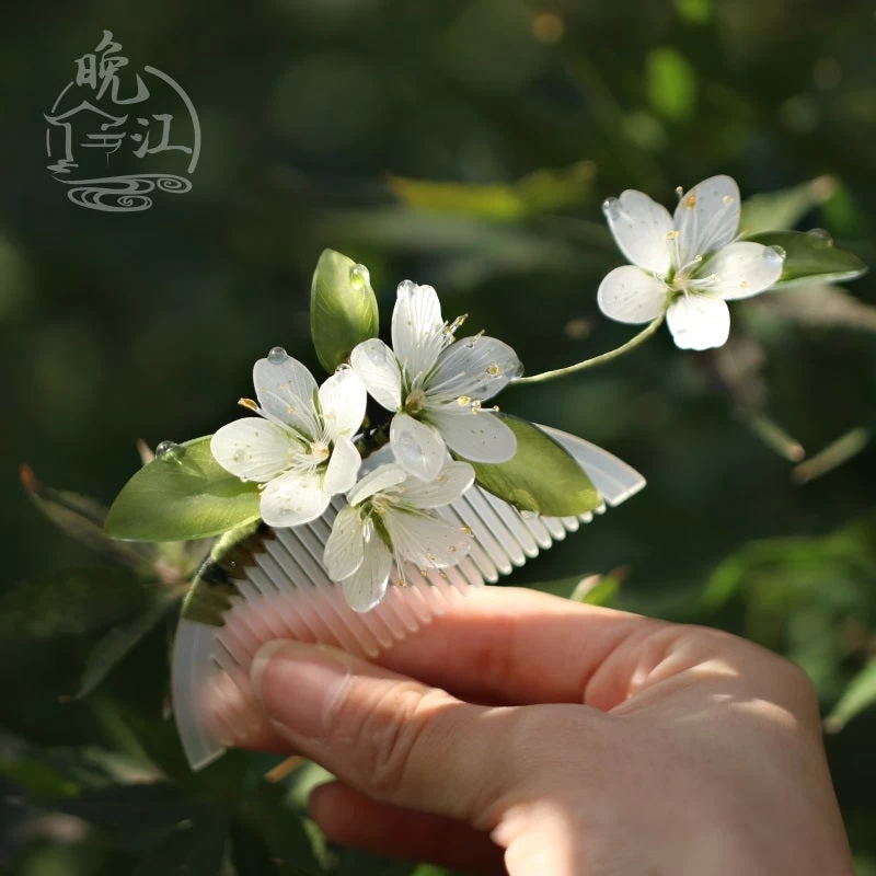 Women Modern Hanfu White Pear Flower Shrinky Dinks Hairpin | HANFUBAO