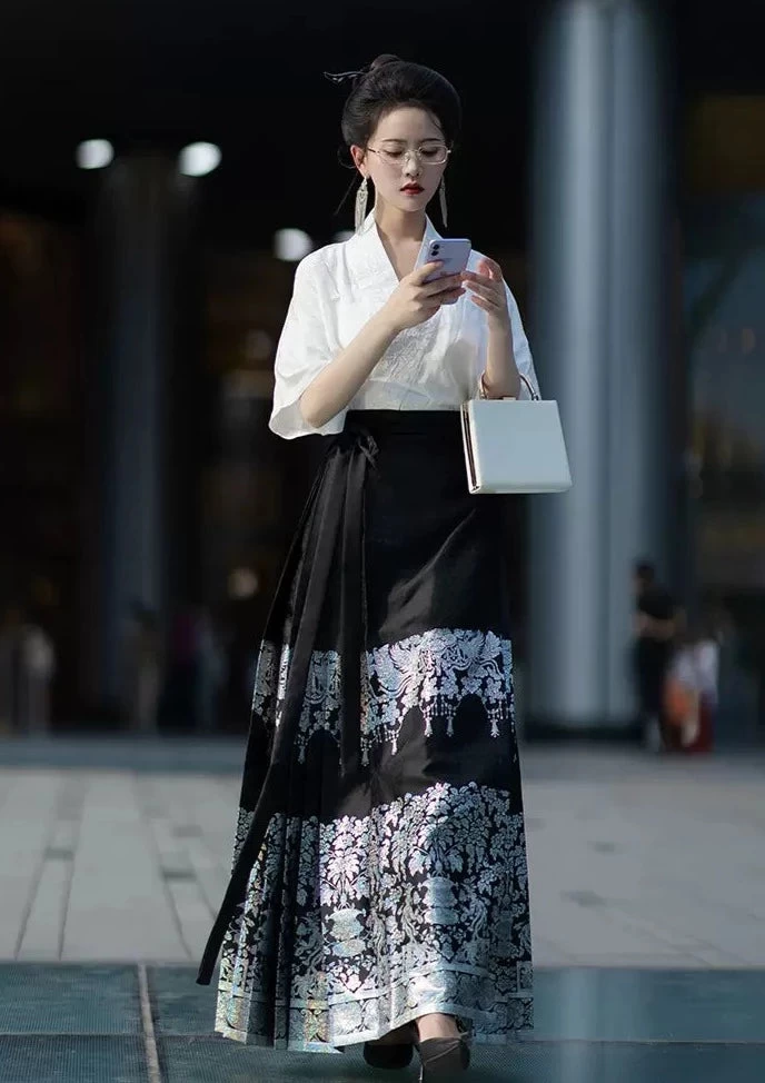 Women Modern Hanfu Ma Mian Skirt Set Black Embroidery Daily Wear | HANFUBAO