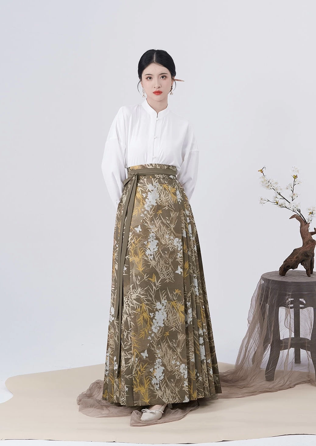 Women Modern Hanfu 4-Piece Ma Mian Skirt Set Champagne/White Daily Wear | HANFUBAO