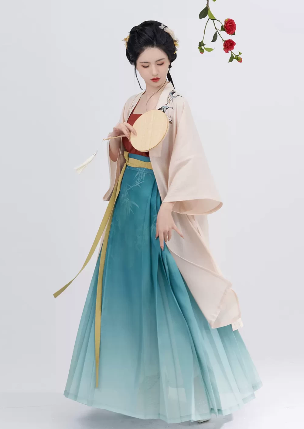 Women’s Early Spring Swallow Embroidered Modern Daily Hanfu 3-Piece Set | HANFUBAO