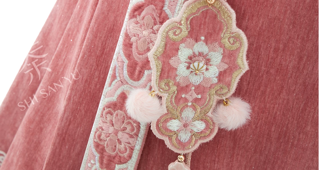 Women Modern Daily Hanfu Embroidered Pearl Cloud 4-Piece Set | HANFUBAO