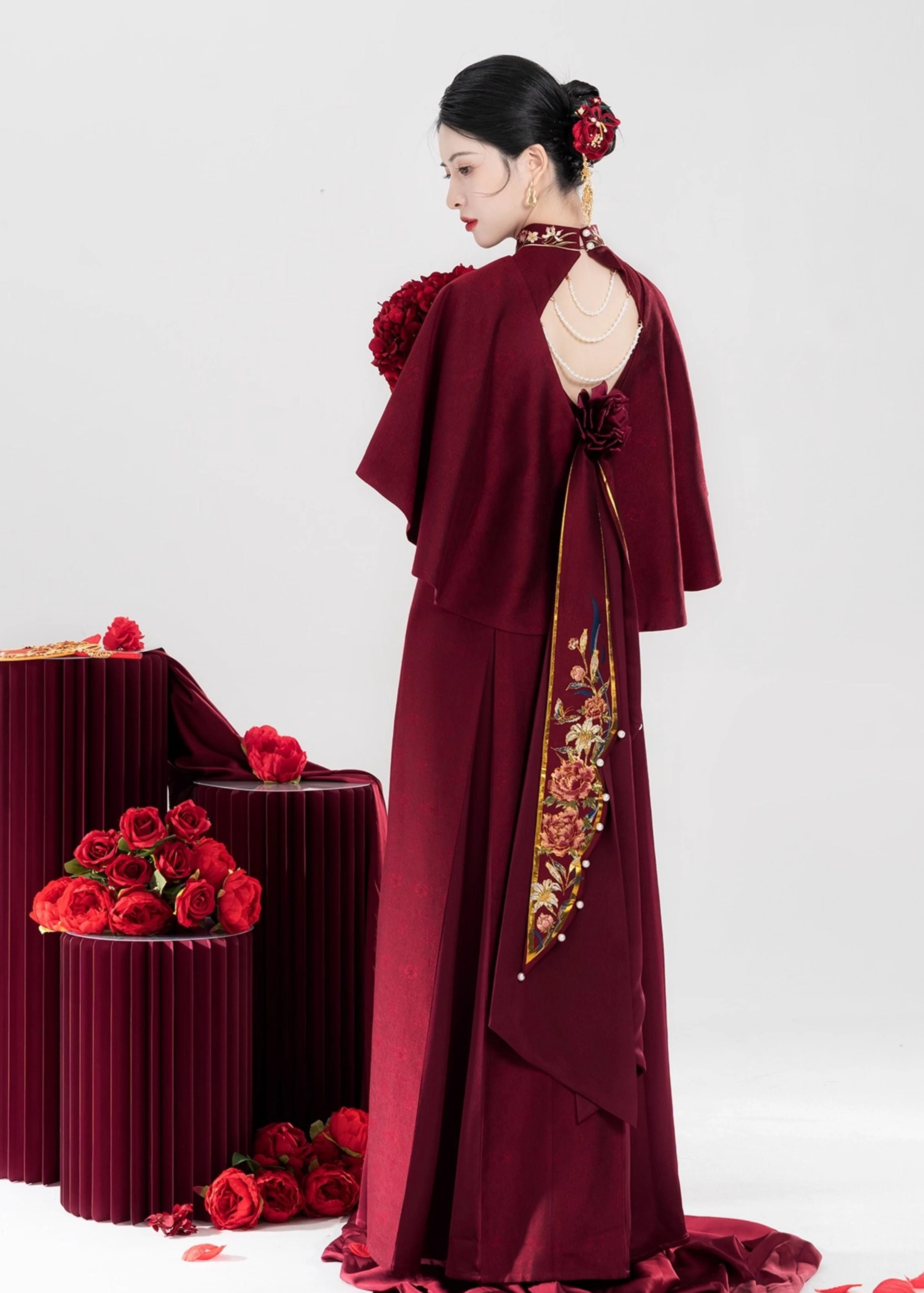 Women Modern Hanfu Satin 3-Piece Wedding Dress Red Embroidery | HANFUBAO