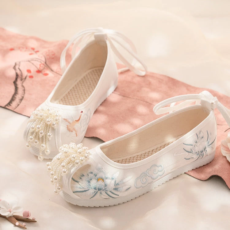 Women Chinese Hanfu Floral Embroidered Canvas Shoes for Daily Wear | HANFUBAO