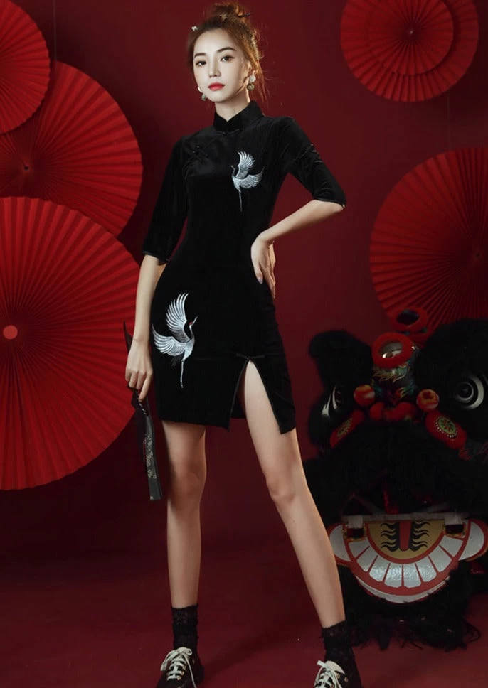 Women Modern Hanfu Velvet Qipao Red/Black Crane Embroidery Daily Party | HANFUBAO