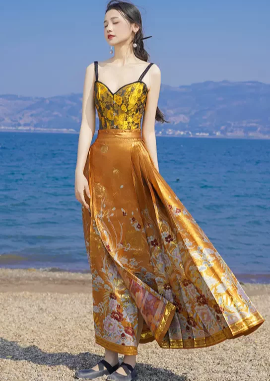 Women’s 2-Piece Modern MaMian Skirt Hanfu Set Gilded Gold | HANFUBAO