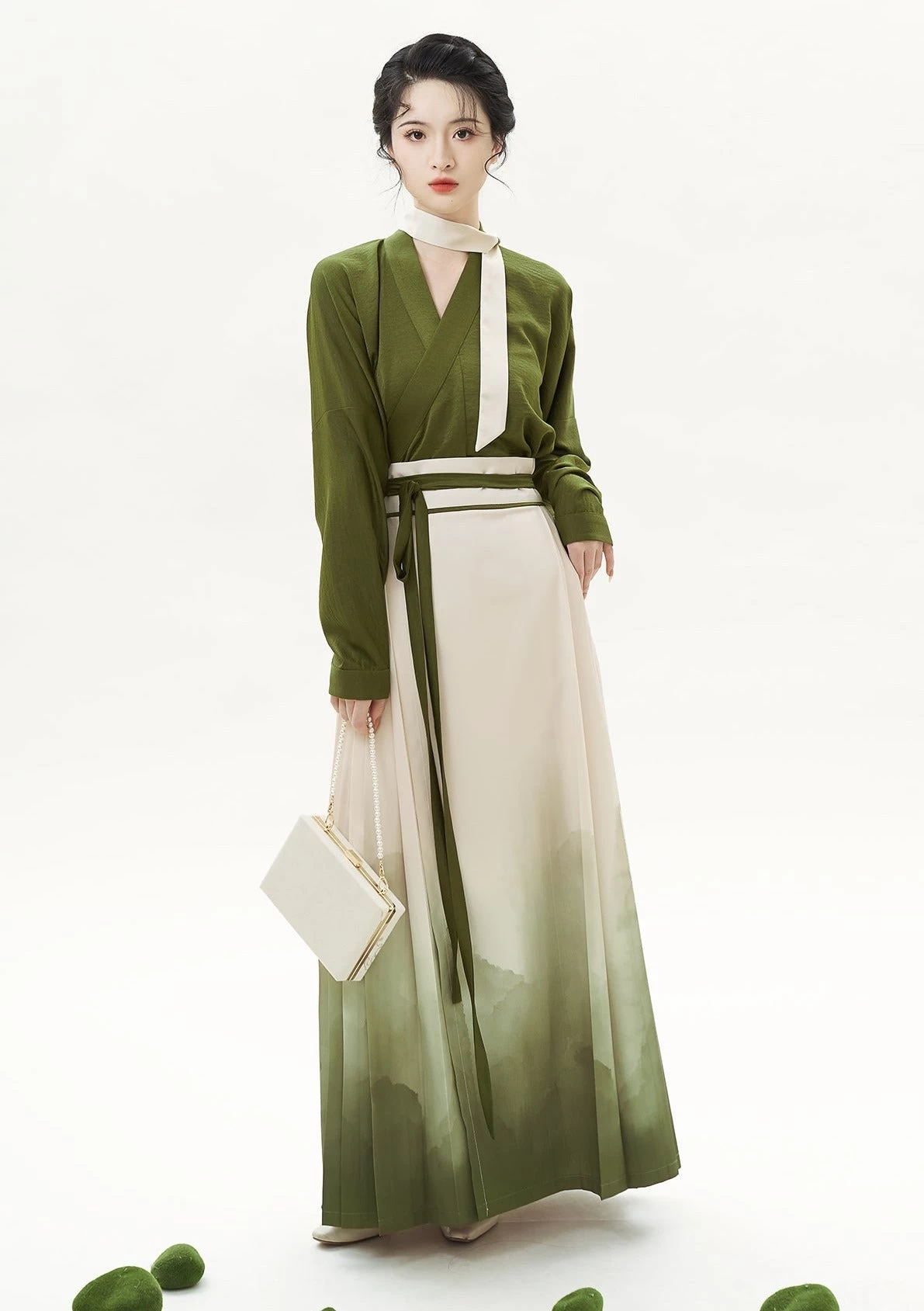 Women’s Modern Green Tea Daily Hanfu Set (Top Skirt Scarf) | HANFUBAO