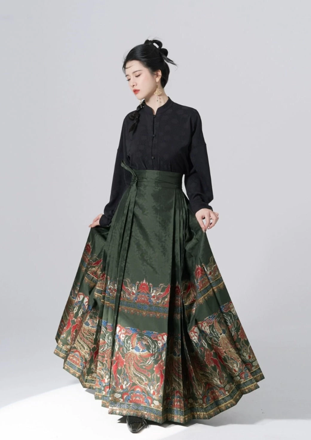 Women Modern Hanfu Satin Ma Mian Skirt Phoenix Red Embroidered | HANFUBAO