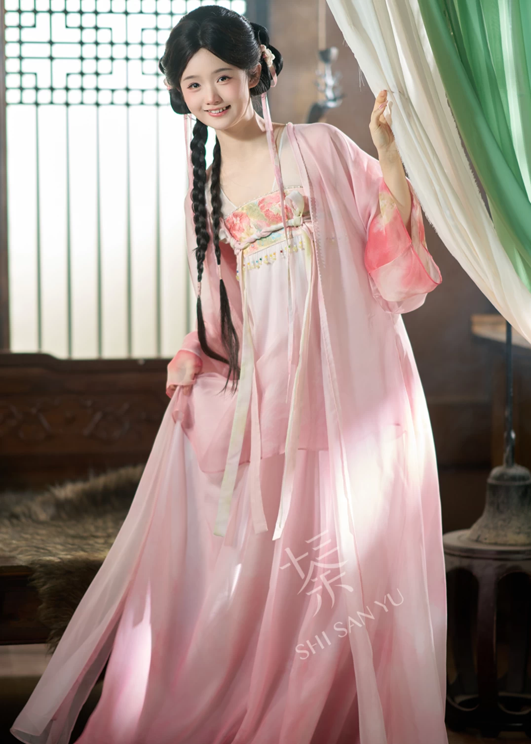 Women Modern Daily Hanfu Set Peach Floral Embroidered 2-Piece | HANFUBAO