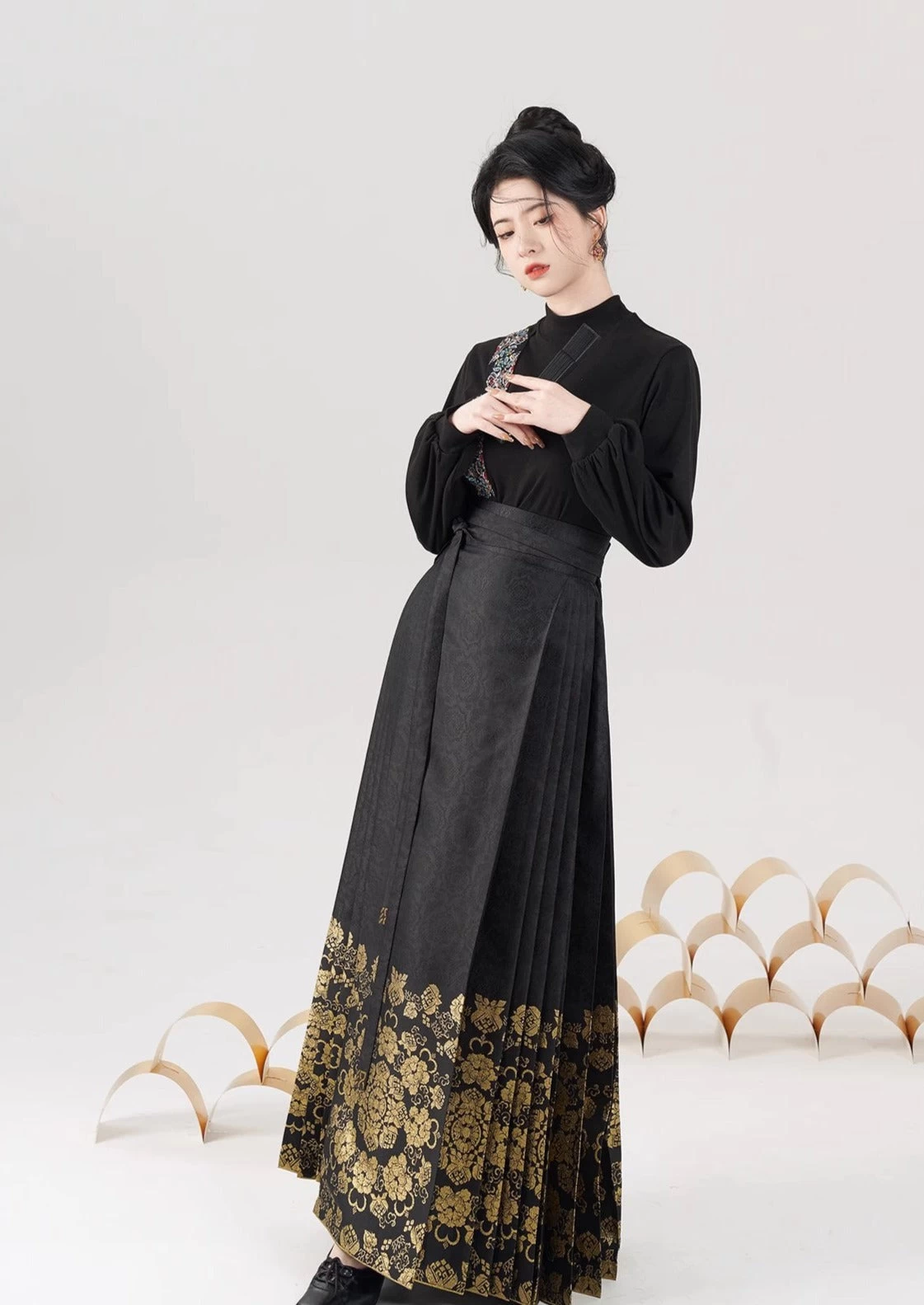 Women’s Modern Hanfu  Ma Mian Skirt Set, Splendid Mirror | HANFUBAO