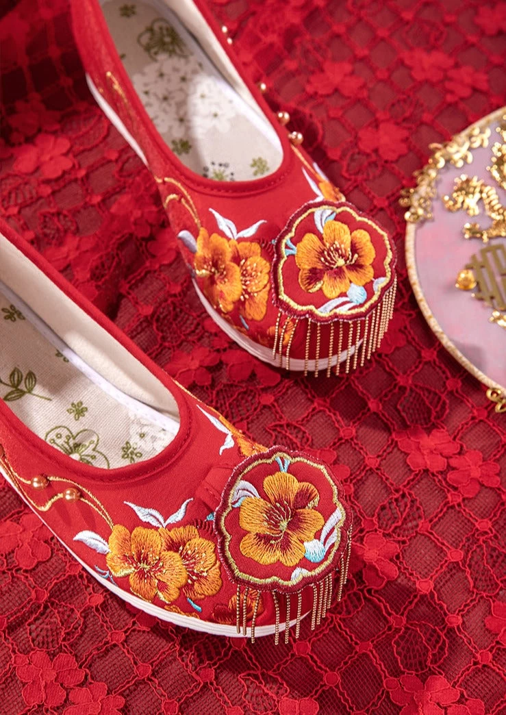 Women Silk Hanfu Wedding Shoes Red Floral Embroidery | HANFUBAO