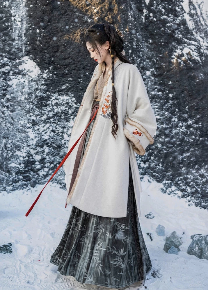 Women Modern 3-Piece Hanfu Set Snow White Embroidery  | HANFUBAO