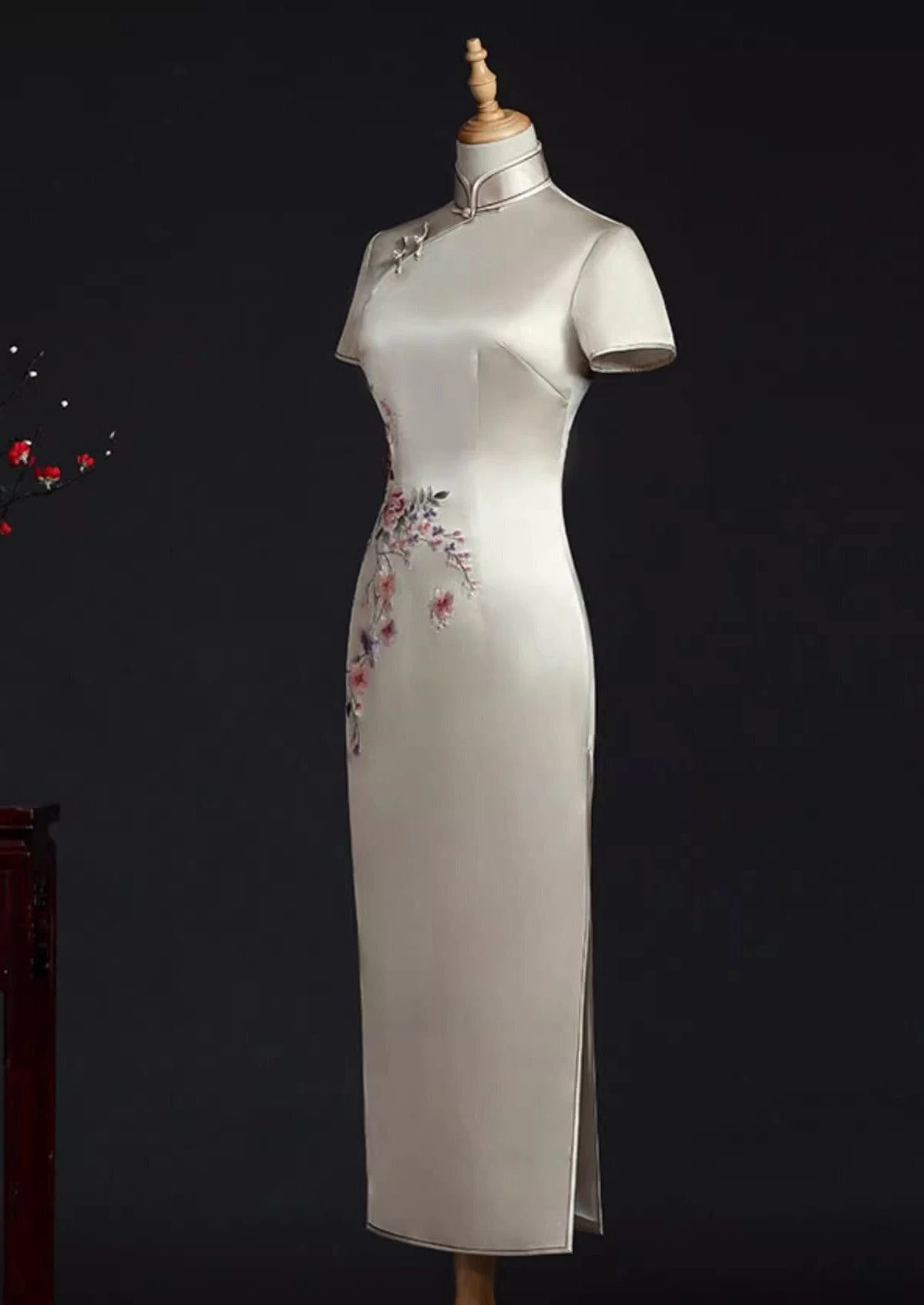 Women Modern Hanfu Silk Qipao Dress Champagne 130cm | HANFUBAO