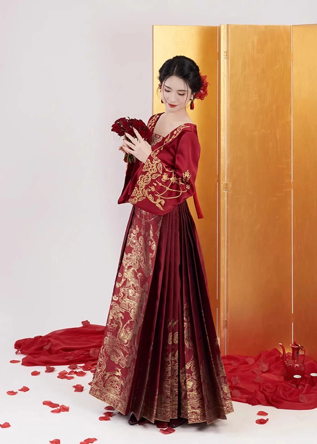 Women Modern Hanfu 3-Piece Wedding Set Pearl & Jade Embroidery | HANFUBAO