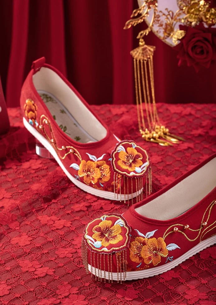 Women Silk Hanfu Wedding Shoes Red Floral Embroidery | HANFUBAO