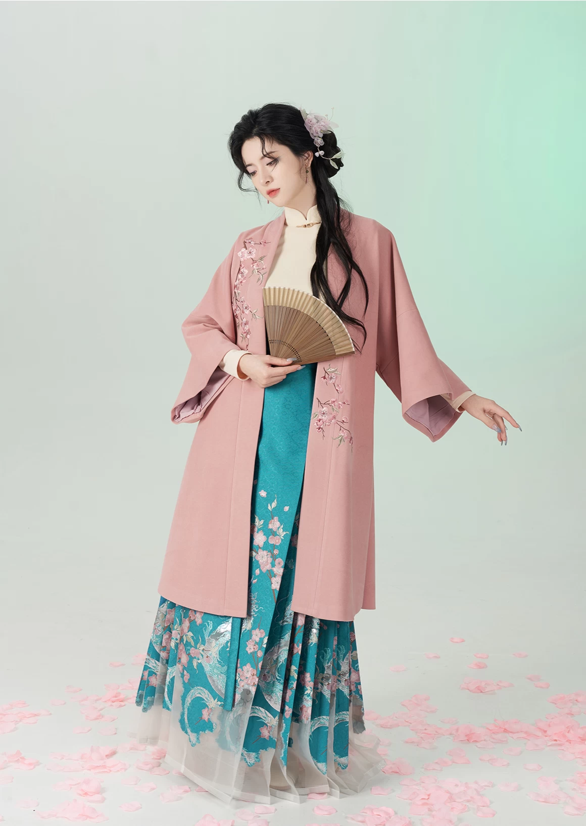 Women Modern Hanfu 3-Piece Chiffon Set Snow White Embroidery | HANFUBAO
