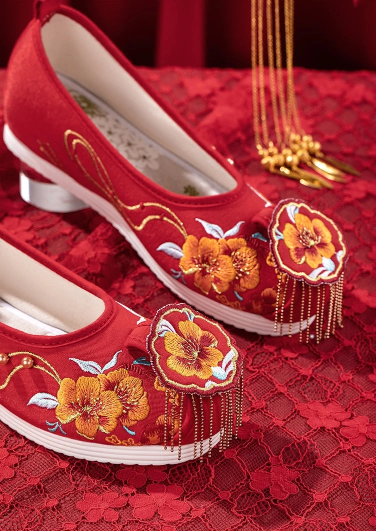 Women Silk Hanfu Wedding Shoes Red Floral Embroidery | HANFUBAO