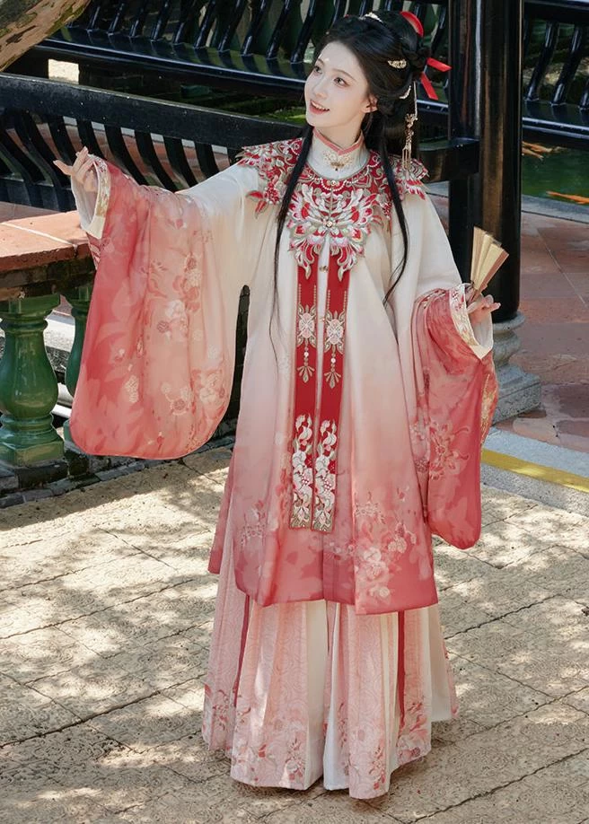 Women’s 3-Piece Embroidered Floral Yarn Hanfu Set for Daily Wear | HANFUBAO