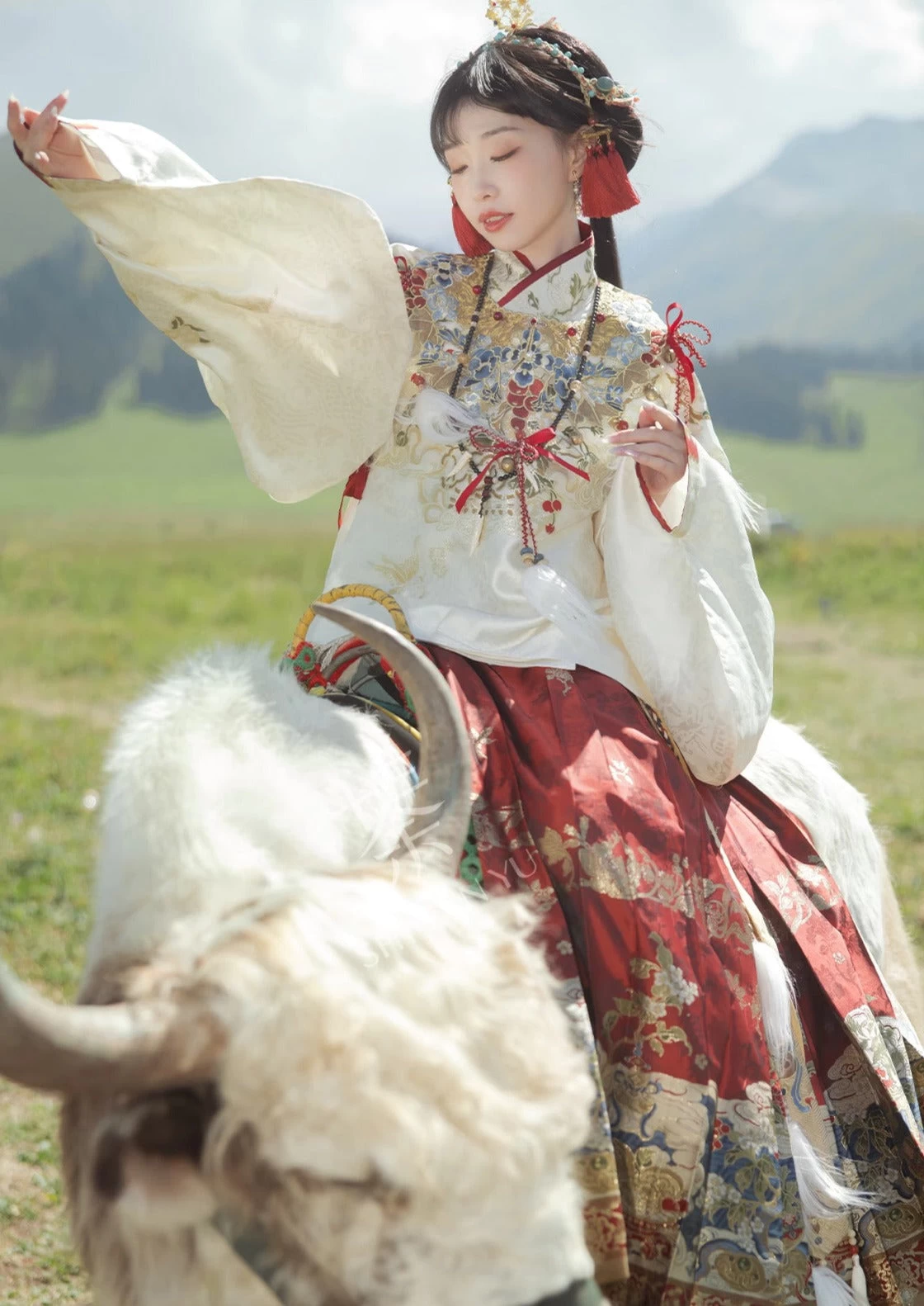 Women 2-Piece Ming Dynasty Hanfu Set Golden Embroidery Daily Wear| HANFUBAO