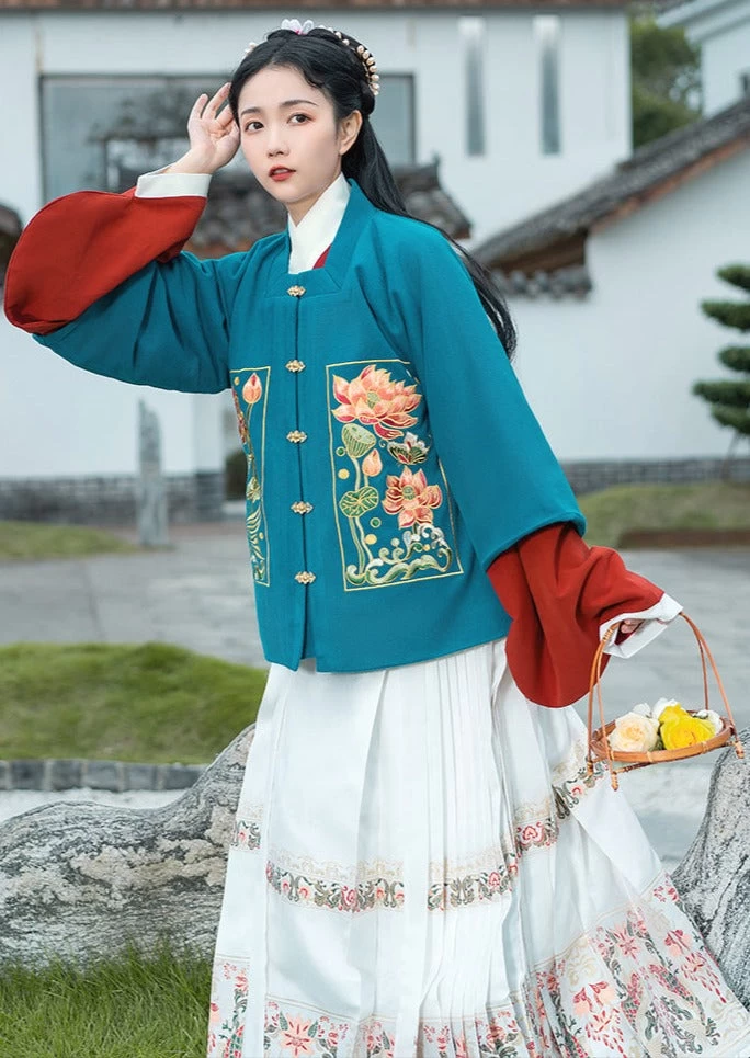 Women Ming Dynasty Ma Mian Skirt Golden Floral Embroidery Plus Size | HANFUBAO