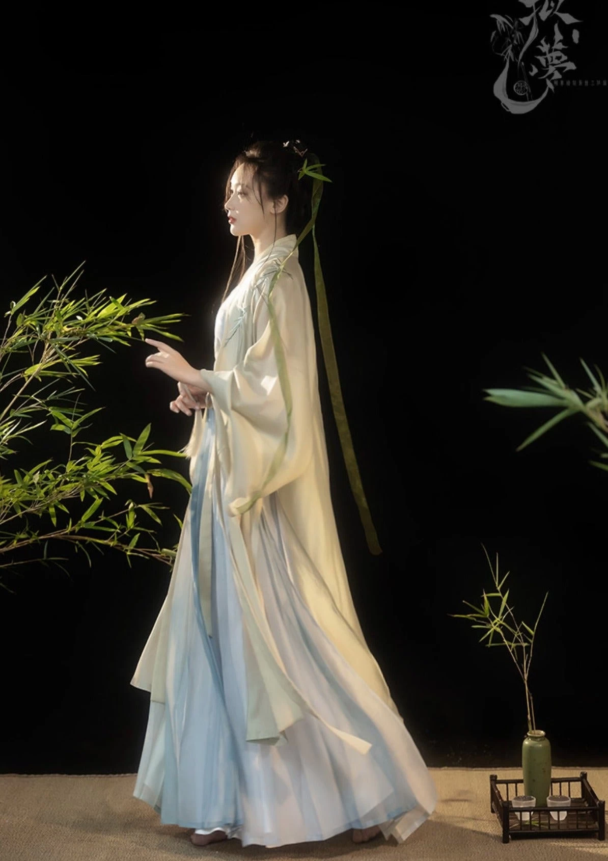 Women's Song Dynasty Daily Hanfu Set Blue Embroidered Lyocell Dress | HANFUBAO