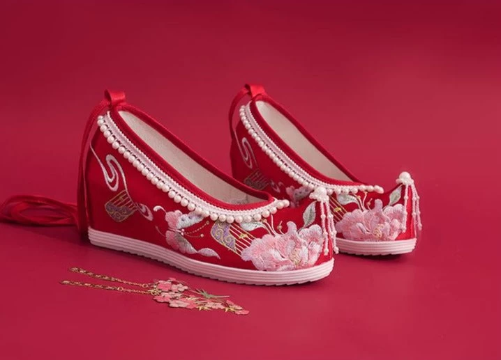 Women Red Faux Pearl Linen Embroidered Hanfu Heels for Daily Wear| HANFUBAO