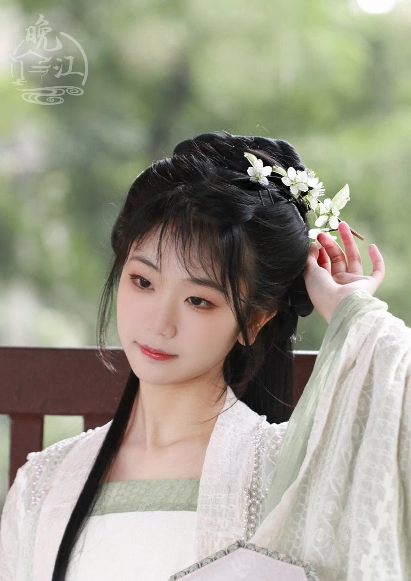 Women Modern Hanfu White Pear Flower Shrinky Dinks Hairpin | HANFUBAO