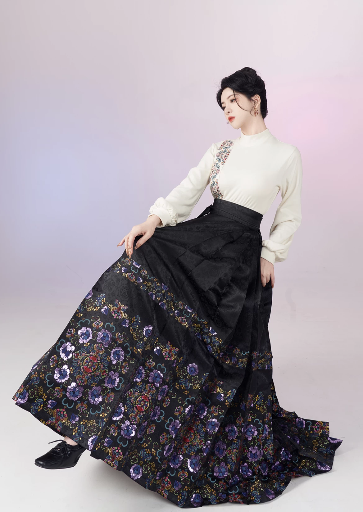Women Modern Hanfu  Ma Mian Skirt Set Red Floral Embroidery | HANFUBAO