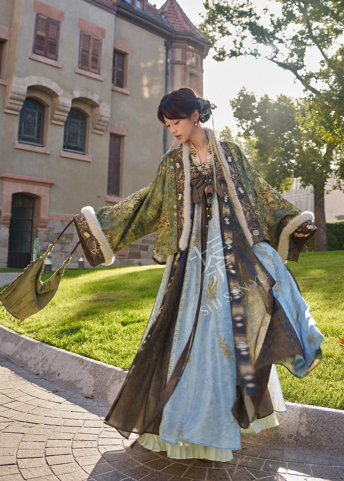 Women’s 4-Piece New Year Daily Hanfu Set, Cloud Pattern Embroidery| HANFUBAO