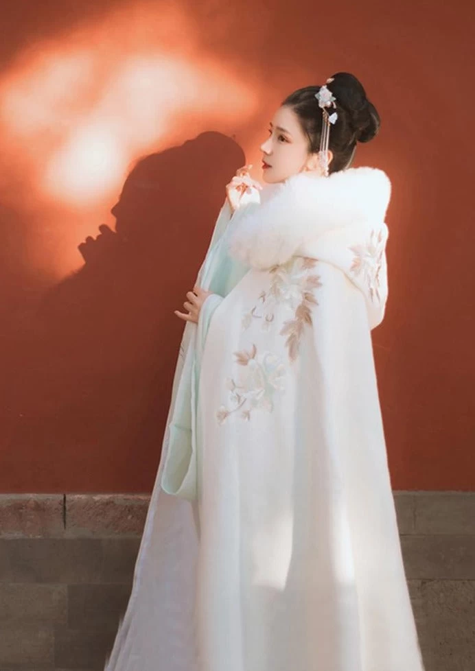 Women  Hanfu Hooded Cape White Peony Embroidery S-L | HANFUBAO