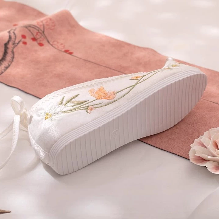 Women Chinese Hanfu Style Floral Embroidered Canvas Shoes for Daily Wear | HANFUBAO