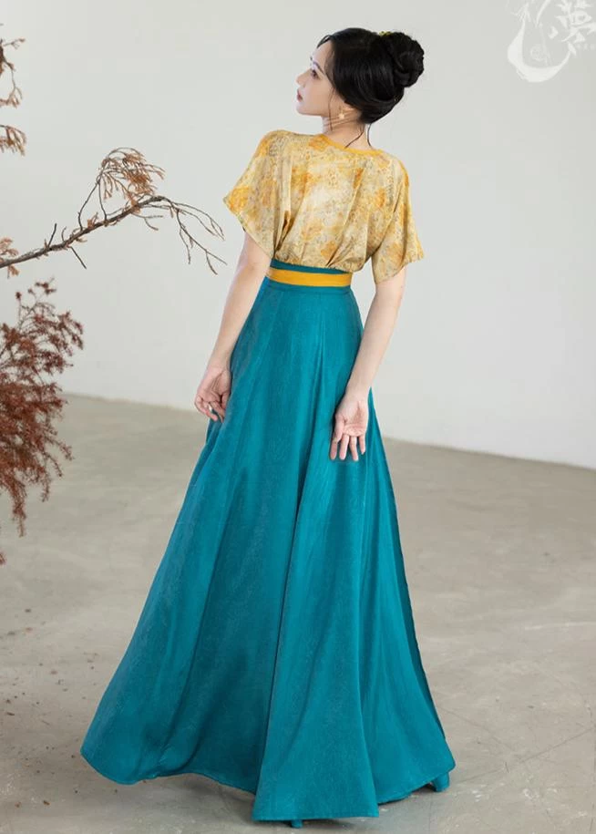 Women Modern Hanfu 2-Piece  Top & Skirt Set for Daily Wear | HANFUBAO