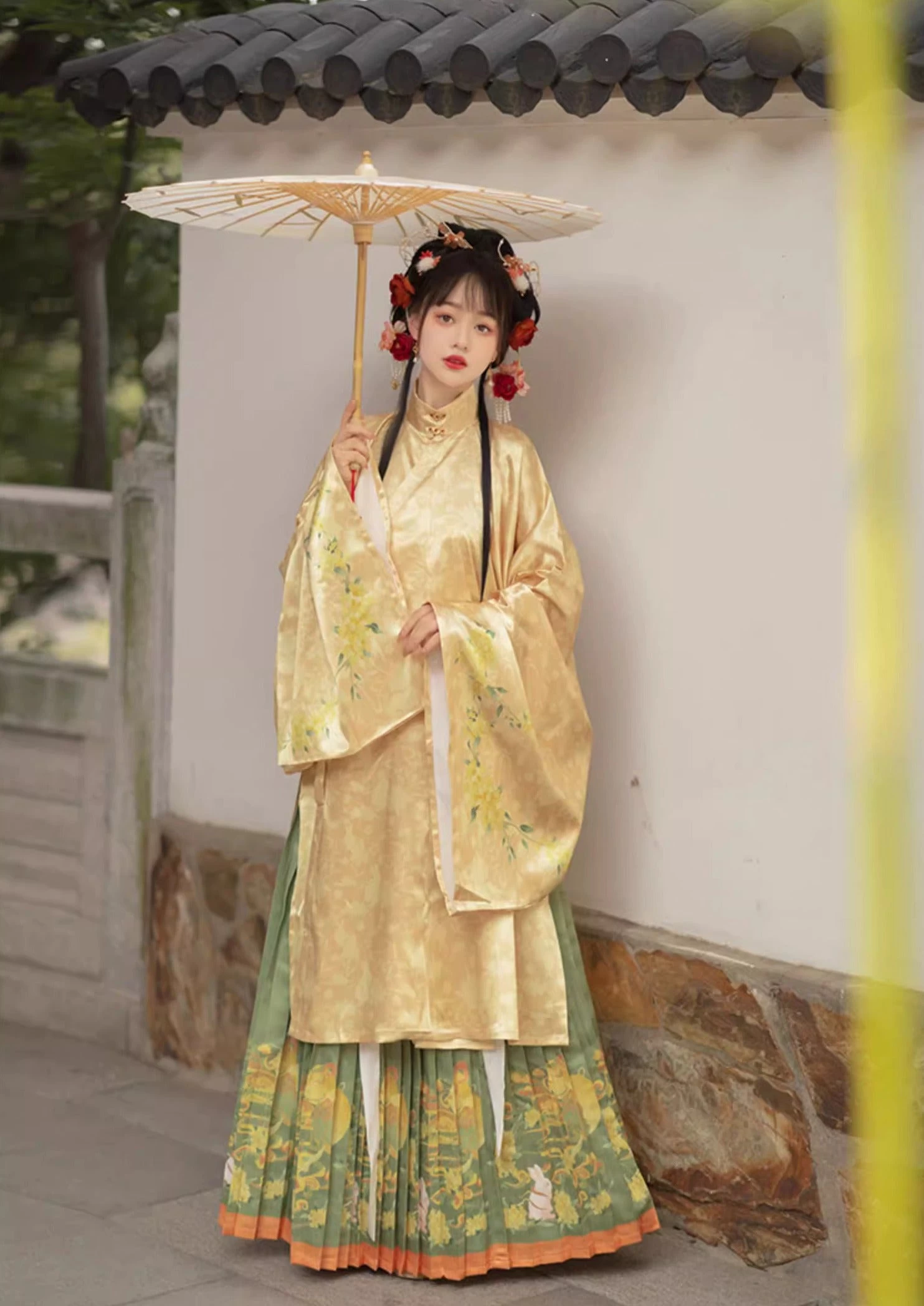Women Modern Hanfu 3-Piece Set Flower Embroidery | HANFUBAO