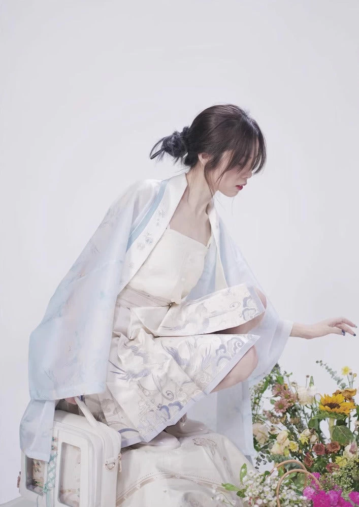 Women’s Modern 3-Piece Hanfu Set Bird Embroidery Daily Wear| HANFUBAO