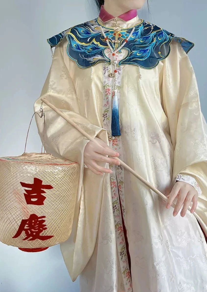 Women Modern Hanfu Embroidered Peacock Feather Cloud Collar | HANFUBAO