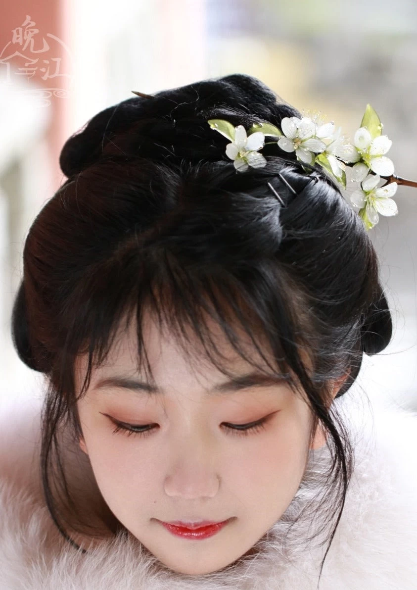 Women Modern Hanfu White Pear Flower Shrinky Dinks Hairpin | HANFUBAO