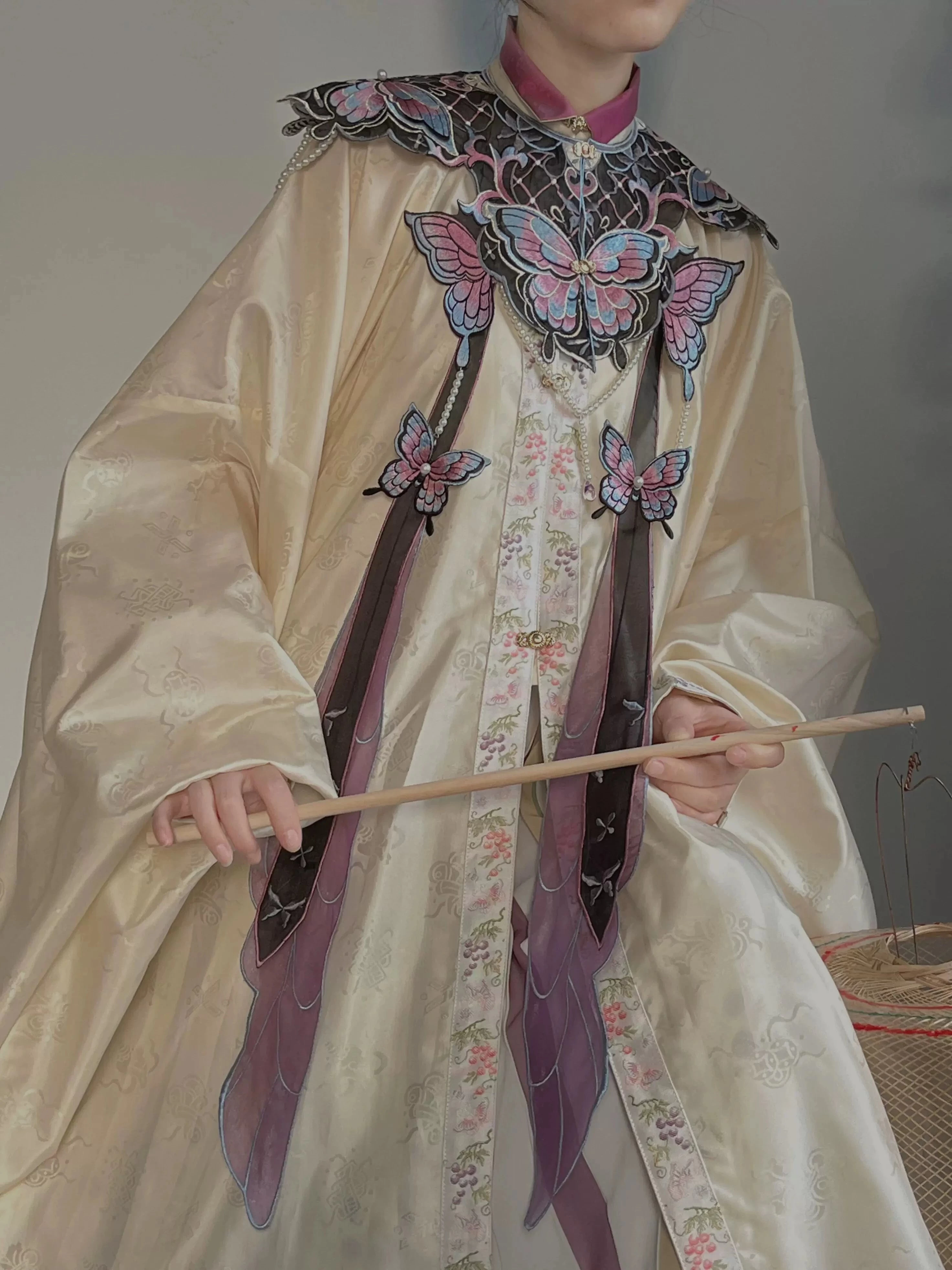 Unisex Hanfu Embroidered Butterfly Cloud Collar in  | HANFUBAO