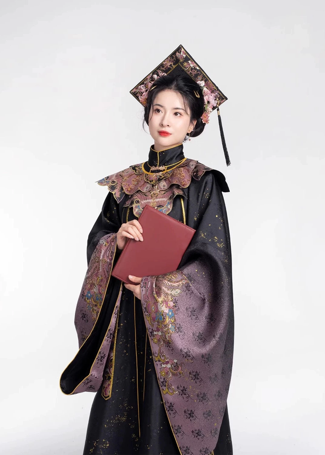 Women's Modern Hanfu Silk Graduation Gown Set Pink Feather Embroidery | HANFUBAO