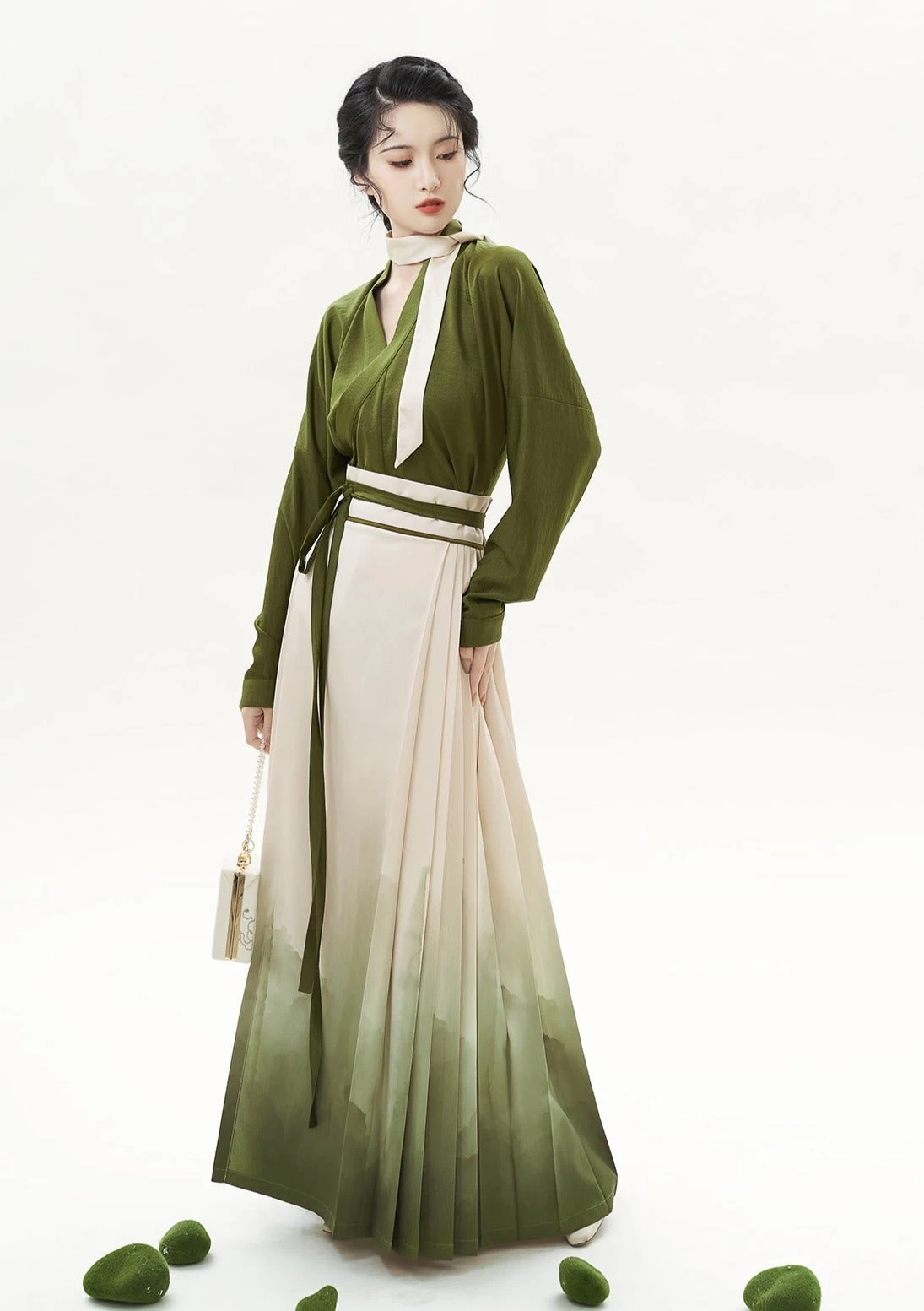 Women’s Modern Green Tea Daily Hanfu Set (Top Skirt Scarf) | HANFUBAO