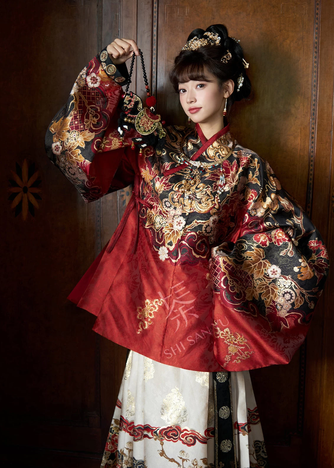 Women’s 5-Piece New Year Daily Hanfu Set, Embroidered Cloud Collar | HANFUBAO