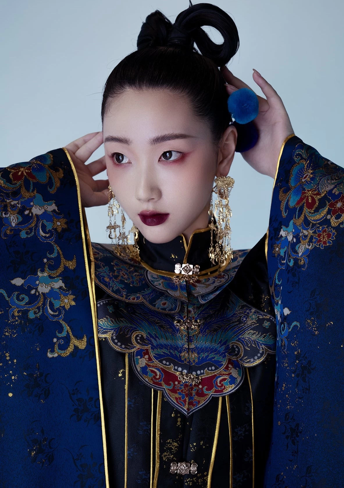 Women’s Little Jade Luxurious Blue Feather-Inlay Hanfu Gown for Festivals| HANFUBAO