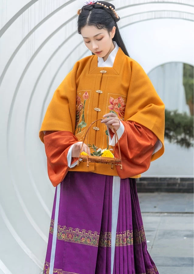 Women Ming Dynasty Ma Mian Skirt Golden Floral Embroidery Plus Size | HANFUBAO