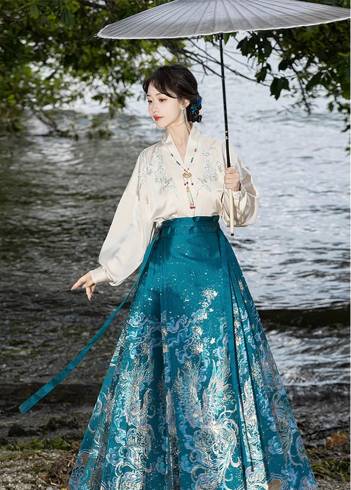 Women Modern Silk-Blend Ma Mian Hanfu Set Snow Phoenix Embroidery | HANFUBAO