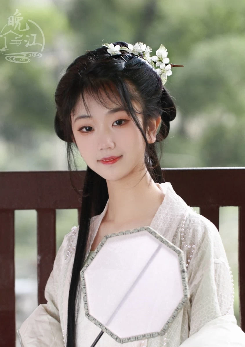 Women Modern Hanfu White Pear Flower Shrinky Dinks Hairpin | HANFUBAO