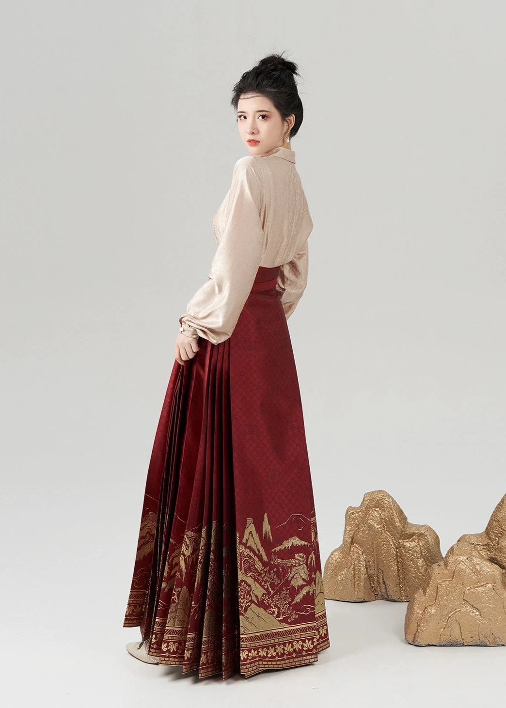 Women's Modern Ma Mian Hanfu Skirt Set, Embroidered Daily Wear | HANFUBAO