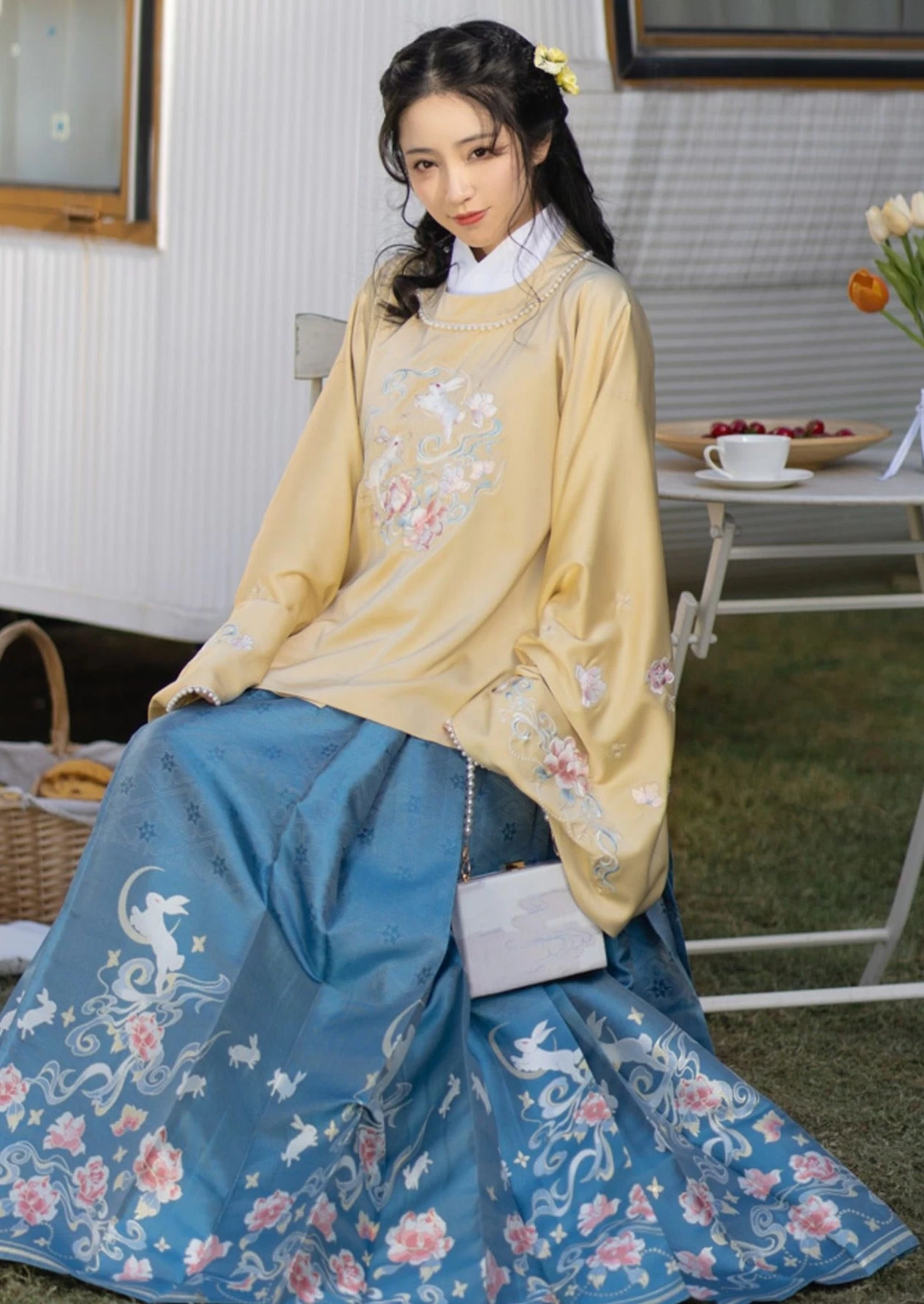 Women Modern Hanfu Ming Ma Mian Skirt Set White Embroidered Plus Size | HANFUBAO