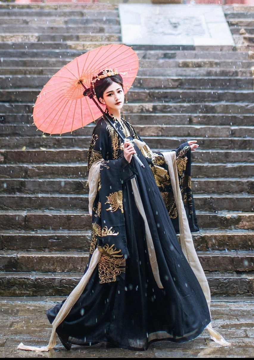 Women's Modern Hanfu Set Black Gold Daisy Embroidered  | HANFUBAO