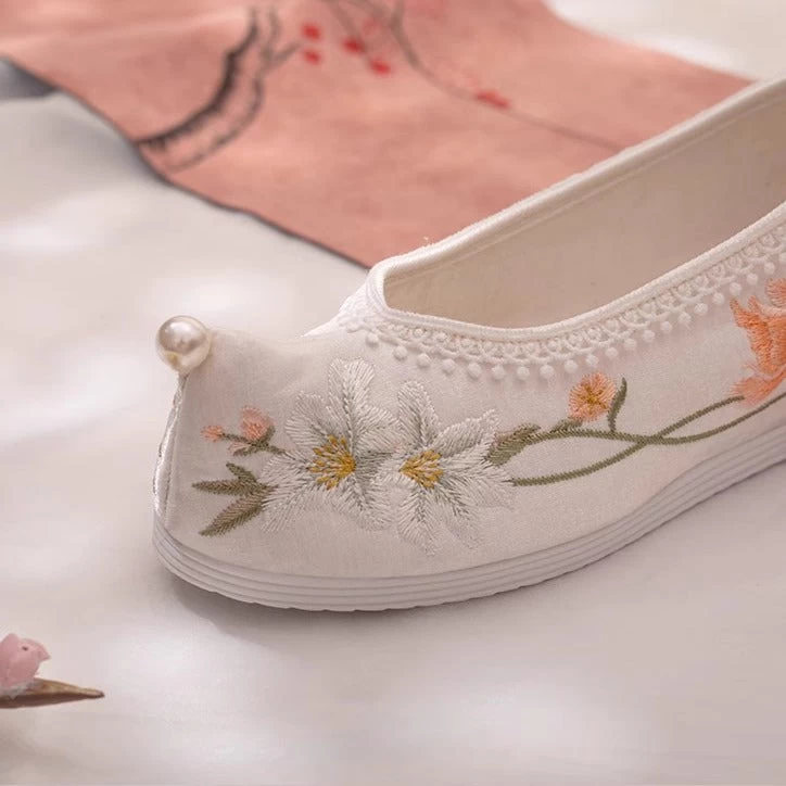 Women Chinese Hanfu Style Floral Embroidered Canvas Shoes for Daily Wear | HANFUBAO