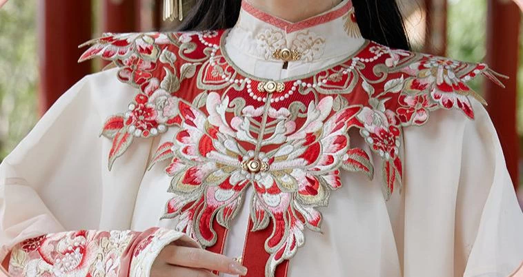 Women’s 3-Piece Embroidered Floral Yarn Hanfu Set for Daily Wear | HANFUBAO