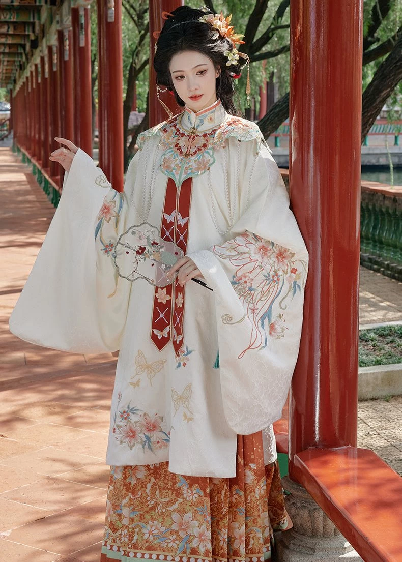 Women’s 3-Piece Floral Butterfly Embroidered Yarn Hanfu Set|HANFUBAO